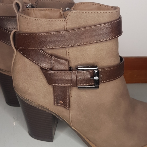 Brown ankle bootie - Picture 2 of 5